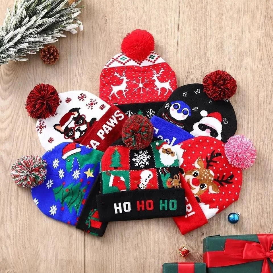 Gorro Navideño Tejido con Luces LED y Pompón para Novenas, Fotos y Reuniones en Familia